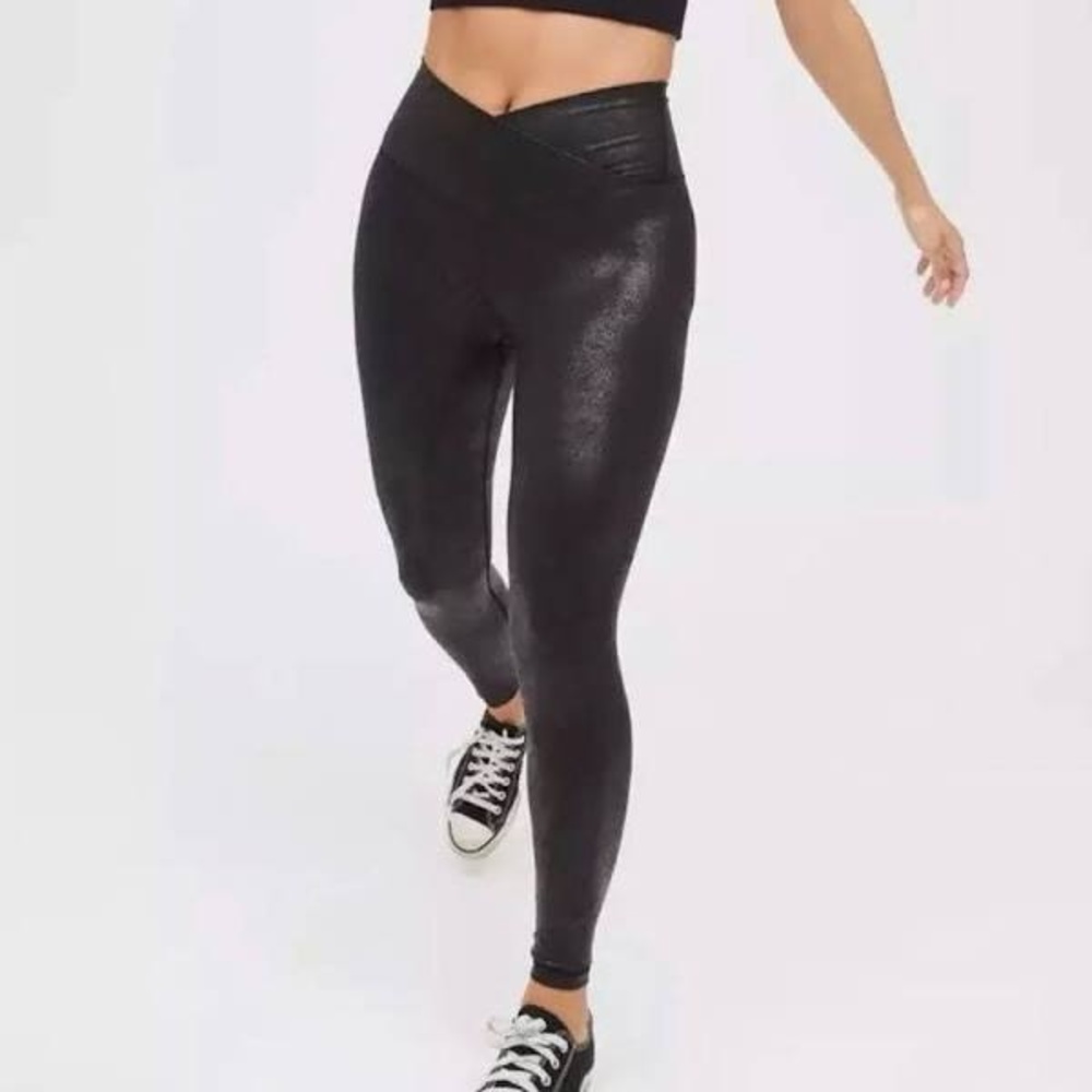 Aerie OFFLINE The Hugger Crossover Crackle Leggings Black XS